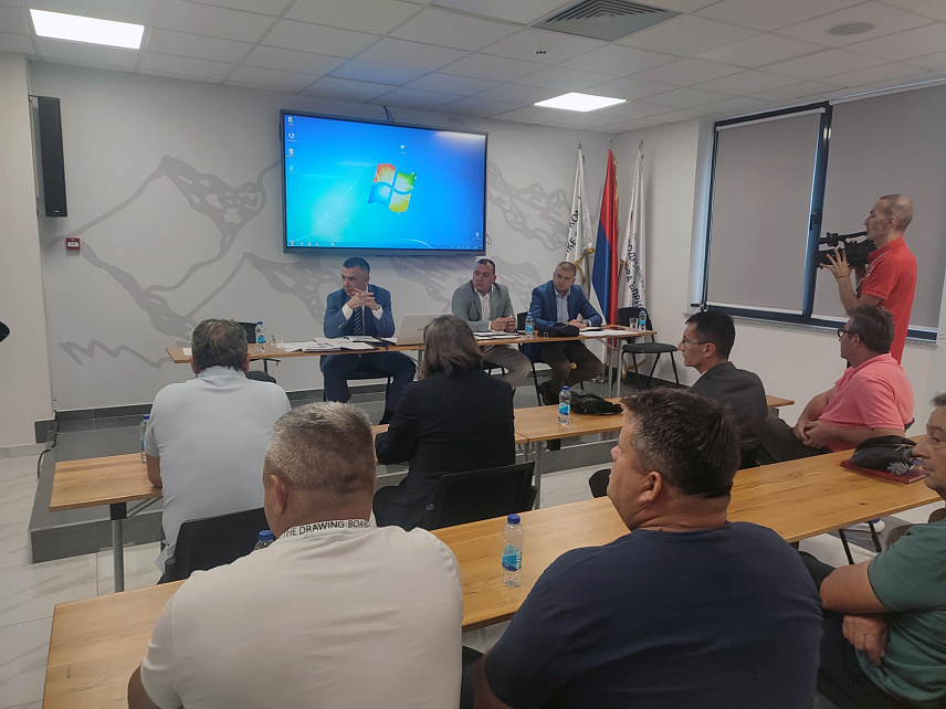 БАЊАЛУКА, 25. ЈУНА /СРНА/ - СДС представила је данас Желимира Урића за кандидата ове странке за начелника општине Србац на предстојећим локалним изборима.