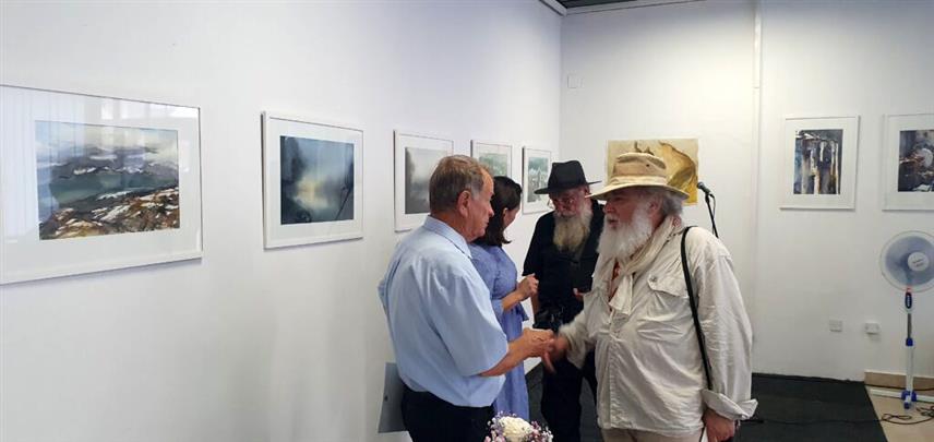 БРОД, 25. ЈУНА /СРНА/ - Изложбом радова са прошлогодишње колоније у Броду је свечано отворено 45. саборовање акварелиста на којем учествује 18 академских сликара из Републике Српске, Србије и Русије.