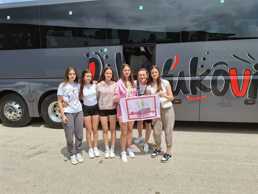 МРКОЊИЋ ГРАД, 25. ЈУНА /СРНА/ - Градски хор "Мали принц" из Мркоњић Града, који чине дјеца од четири до 13 година, учествоваће на "Бакан фолк фестивалу" у бугарском граду Варна на којем ће се такмичити више од 200 ансамбала из цијелог свијета.