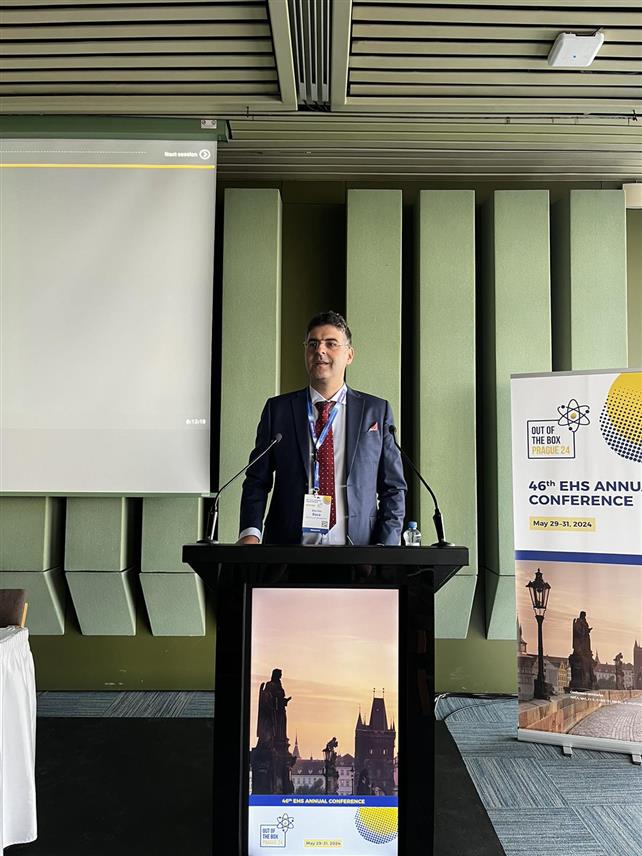 ПРИЈЕДОР, 25. ЈУНА /СРНА/ - Станко Баћо /46/ из приједорске болнице "Др Младен Стојановић" први је хирург из БиХ којем је рад објављен у Оксфордовом специјализованом часопису "Британски журнал хирургије" /British Journal of Surgery/ и једини учесник из БиХ чији је рад прихваћен и представљен на 46. Конгресу херниолога Европе одржаном крајем прошлог мјесеца у Прагу.