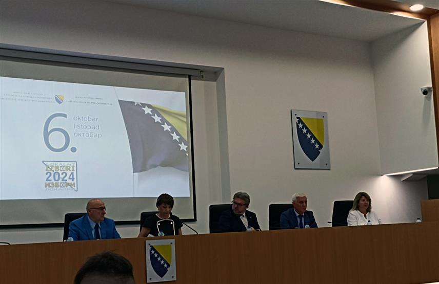 САРАЈЕВО, 26. ЈУНА /СРНА/ - Предсједник Централне изборне комисије /ЦИК/ БиХ Ирена Хаџиабдић изјавила је данас да ће у понедјељак, 1. јула, бити организовано жријебање за петог делегата у Клубу Срба у Дому народа Парламентарне скупштине БиХ.	

