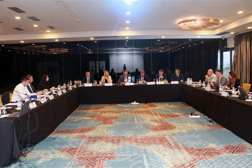 САРАЈЕВО, 26. ЈУНА /СРНА/ - Активна улога законодавне и извршне власти један је од кључних елемената у процесу реформе области алтернативног начина рјешавања спорова, порука је са округлог стола посвећеног усвајању стратегије развоја алтернативних начина рјешавања спорова.