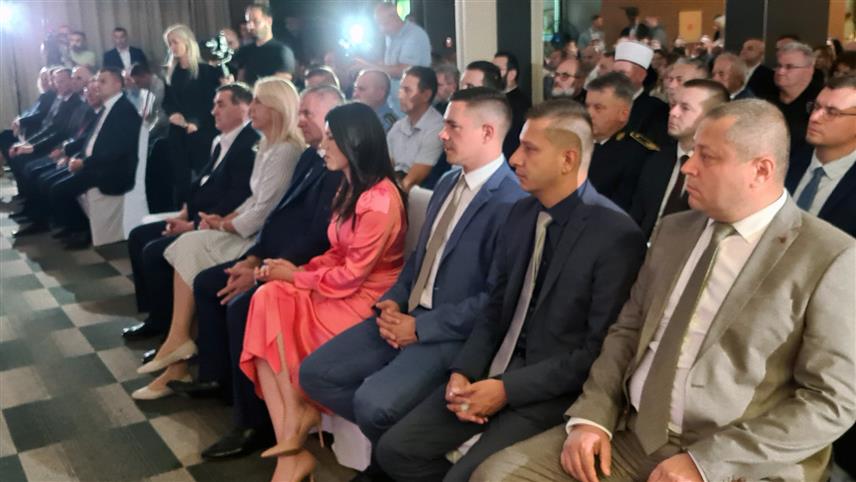 ДОБОЈ, 27. ЈУНА /СРНА/ - У Добоју је данас почела свечана академија поводом Дана града - 28. јуна којој присуствују премијер Републике Српске Радован Вишковић и српски члан Предсједништва БиХ Жељка Цвијановић.