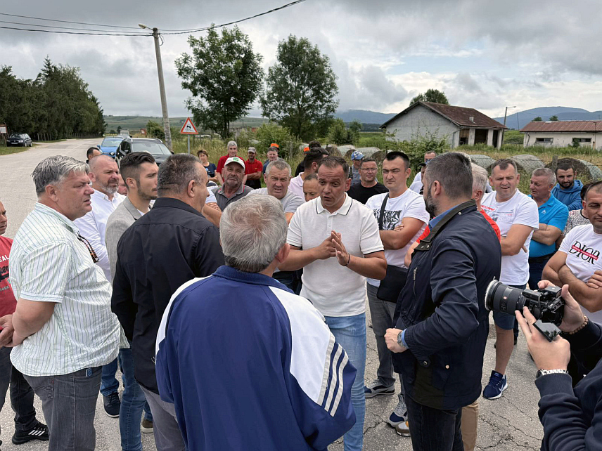 БАЊАЛУКА, 27. ЈУНА /СРНА/ - Предсједник Скупштине града Бањалука Љубо Нинковић рекао је данас да мјештани на Мањачи имају проблем са водоснабдијевањем, испоруком електричне енергије и одржавање путева који су у надлежности Града Бањалука.