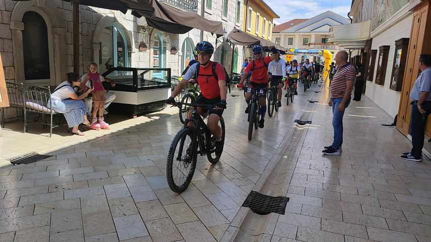 ВИШЕГРАД, 27. ЈУНА /СРНА/ - Из Андрићграда је данас почела пета етапа бициклистичког маратона "Чикер МТБ", који се 12. пут вози на релацији Краљево - Источно Сарајево.