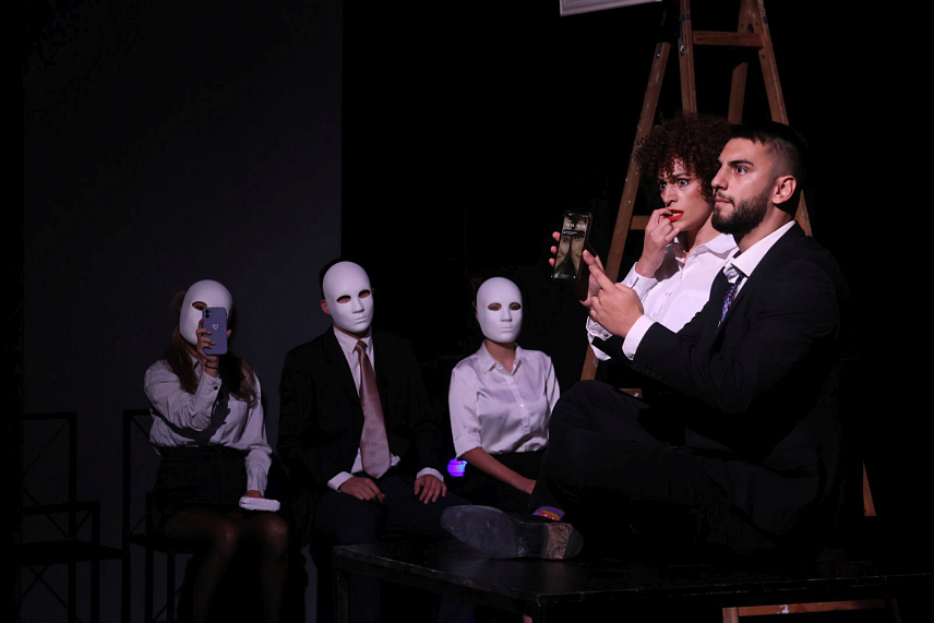 БАЊАЛУКА, 27. ЈУНА /СРНА/ - Извођењем представе "Ћелава певачица" студената Академије умјетности Универзитета у Бањалуци данас је почео трећи Позоришни академски фестивал /ПАФ/.