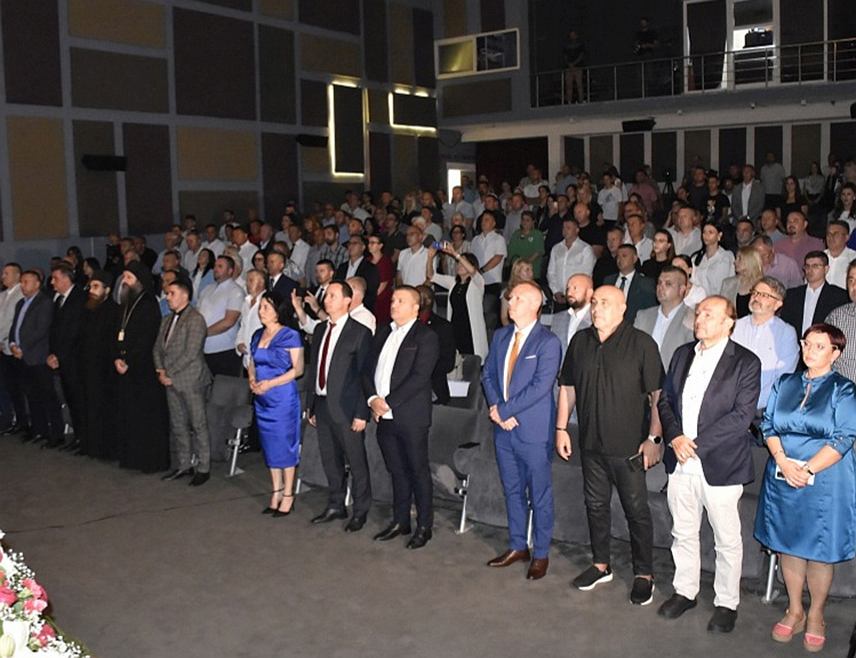 ТРЕБИЊЕ, 27. ЈУНА /СРНА/ - Градоначелник Требиња Мирко Ћурић присуствовао је заједничкој свечаној сједници општине Грачаница и Привременог органа Скупштине града Приштина поводом Видовдана и 635 година од Косовске битке.