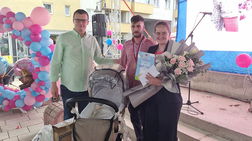 ИСТОЧНА ИЛИЏА, 28. ЈУНА /СРНА/ - У Источној Илиџи вечерас је одржана 17. "Конференција беба".