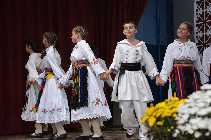 ТЕСЛИЋ, 2. JУНА /СРНА/ - Културно-умјетничко друштво "Вез" из Теслића.