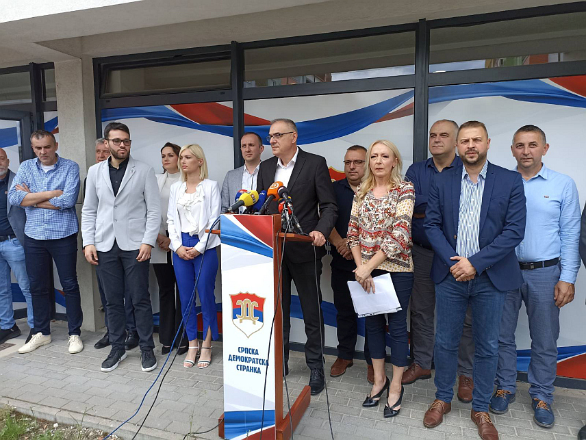 ИСТОЧНО САРАЈЕВО, 2. ЈУНА /СРНА/ - Предједник Српске демократске странке /СДС/ Милан Миличевић на конференцији за новинаре у Источном Сарајеву након сједнице проширеног Предсједништва те странке.