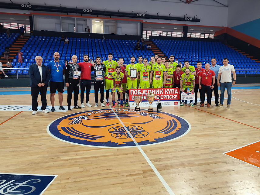 ГРАДИШКА, 2. ЈУНА /СРНА/ - Рукометаши бањалучког "Борца" освојили су Куп Републике Српске, након што су у финалу у Градишци савладали добојску "Слогу" резултатом 35:28.