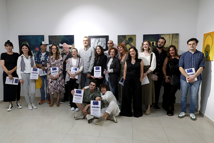 TРЕБИЊЕ, 2. ЈУНА /СРНА/ - Заједничком изложбом 30 умјетничких дјела у галерији Културног центра у Требињу затворена је девета Међународна умјетничка колонија "Коло".