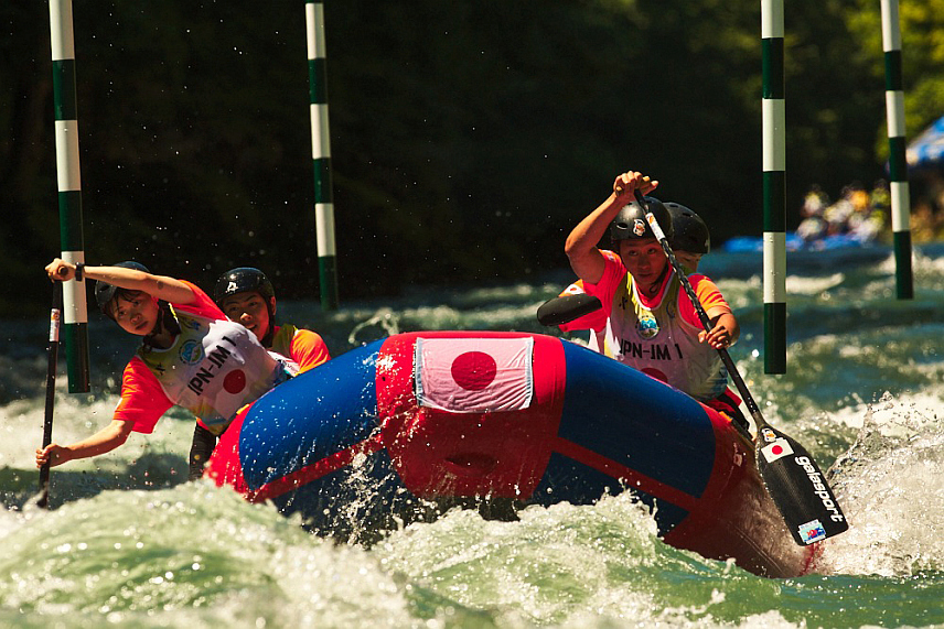 БАЊАЛУКА, 2. ЈУНА /СРНА/ - Након три такмичарска дана екипе Чешке и Јапане имале су највише успјеха на Свјетском првенству у рафтингу на стази Бијели бук на ријеци Врбас.