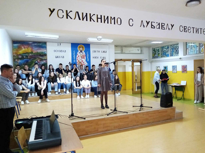 НОВИ ГРАД, 3. ЈУНА /СРНА/ - Ученик генерације у Основној школи "Свети Сава" у школској 2023/24. години је Амна Араповић којој је признање уручено данас на манифестацији Дан ученичких постигнућа.