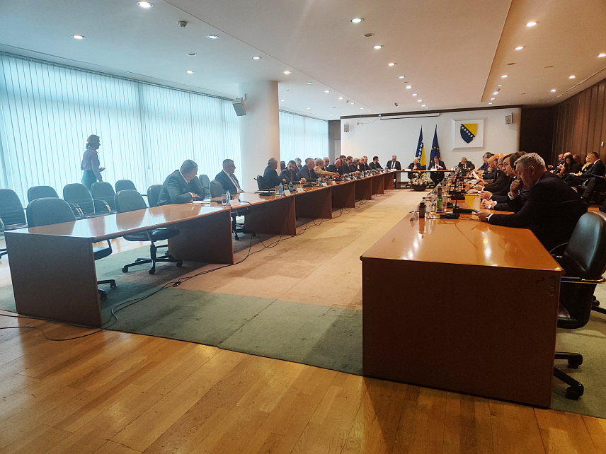 САРАЈЕВО, 3. ЈУНА /СРНА/ - Трећи политички форум на високом нивоу о европским интеграцијама БиХ којим копредсједавају предсједавајућа Савјета министара Борјана Кришто и европски комесар за сусједство и проширење Оливер Вархељи почео је у Сарајеву.