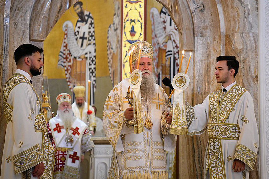 ПОДГОРИЦА, 3. ЈУНА /СРНА/ - У Саборном храму Христовог Васкрсења у Подгорици данас је служена Света архијерејска литургија поводом 25 година архијерејске службе Његовог високопреосвештенства митрополита црногорско-приморског Јоаникија.