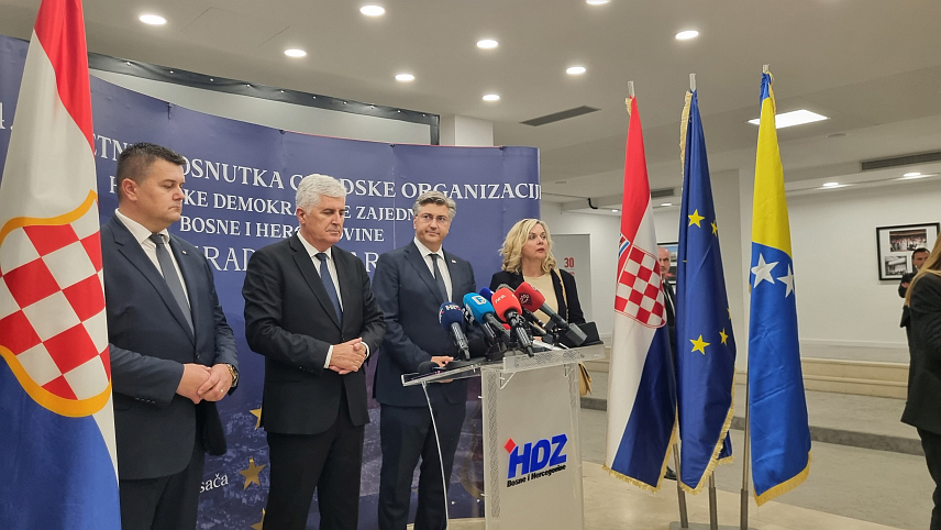 МОСTАР, 3. ЈУН /СРНА/ - Предсједник Владе Хрватске Андреј Пленковић и предсједник ХДЗ-а БиХ Драган Човић на конференцији за новинаре у Мостру.