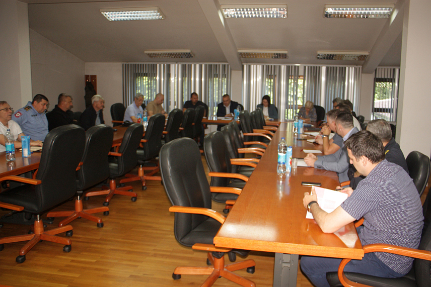 МОДРИЧА, 4. ЈУНА /СРНА/ - Општински Штаб за ванредне ситуације прогласио је данас ванредну ситуацију на цијелом подручју Модриче након невремена које је причинило велику материјалну штету.