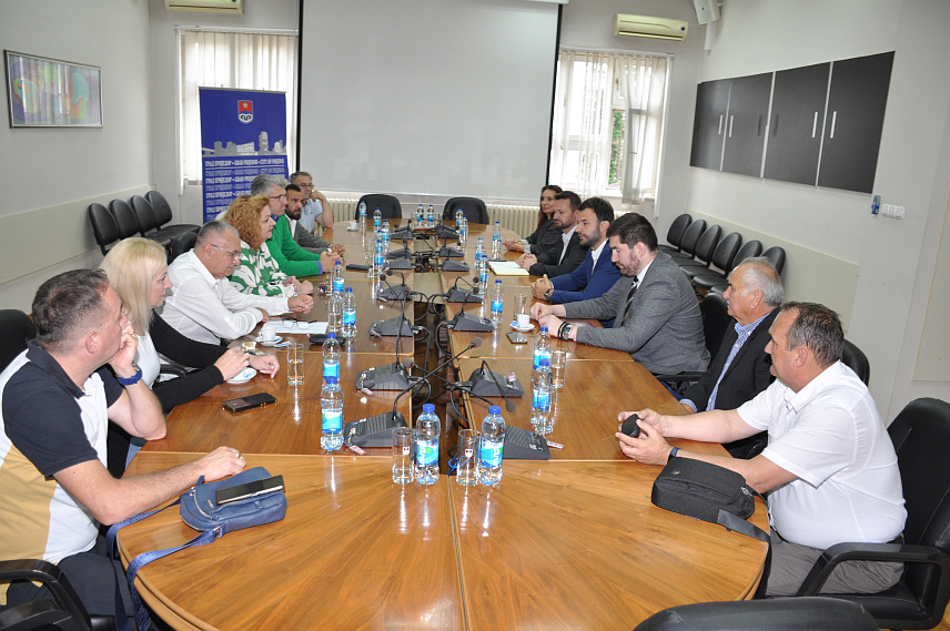 ПРИЈЕДОР, 4. ЈУНА /СРНА/ - Градоначелник Приједора Слободан Јавор уприличио је данас пријем за делегацију Привредне коморе Сисачко-мославачке жупаније.