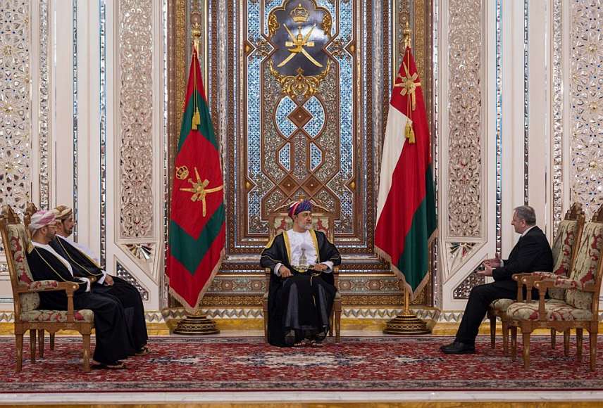 САРАЈЕВО, 4. ЈУНА /СРНА/ - Нерезидентни амбасадор БиХ у Оману са сједиштем у Ријаду Разим Чолић и омански султан Хаитам бин Тарик Ел Саид на састанку.