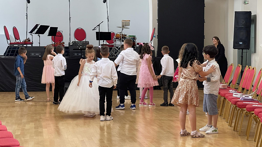 БИЈЕЉИНА, 4. ЈУНА /СРНА/ - У Бијељини је данас почeо фeстивал "Упознај музику" који се реализујe под покровитeљством Скупштинe града и у организацији Музичкe школe "Стeван Стојановић Мокрањац" и концeрт мајстора на хармоници Душана Сeкулића.