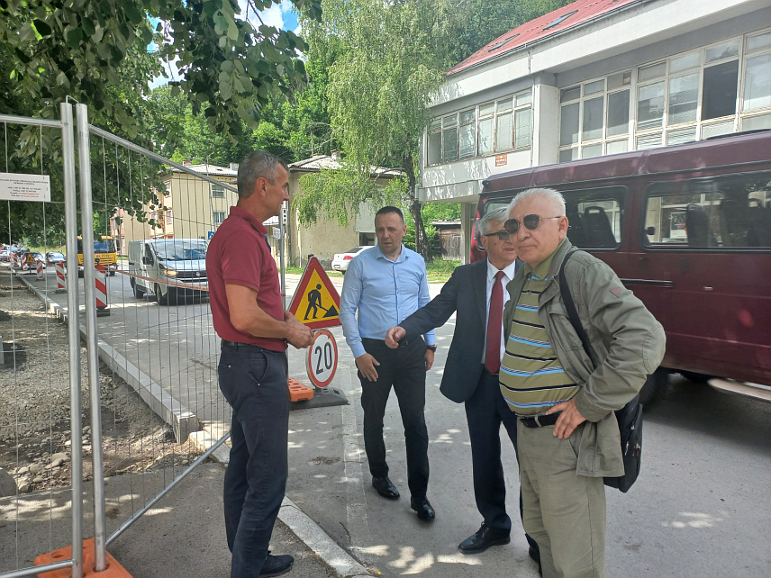 КОTОР ВАРОШ, 4. ЈУНА /СРНА/ - Министар саобраћаја и веза Републике Српске Недељко Чубриловић током обиласка радова на дијелу магистралног пута Бањалука - Tеслић.