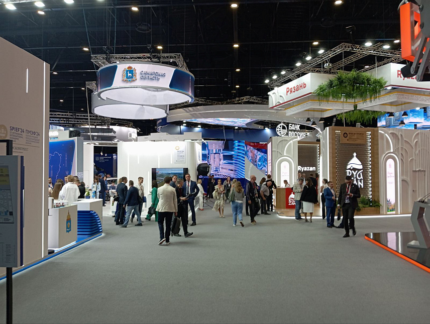 САНКТ ПЕТЕРБУРГ, 5. ЈУНА /СРНА/ - На Међународном економском форуму у Санкт Петербургу бројне делегације имају билатералне састанке на којима размјењују искуства која се односе на развој економије.