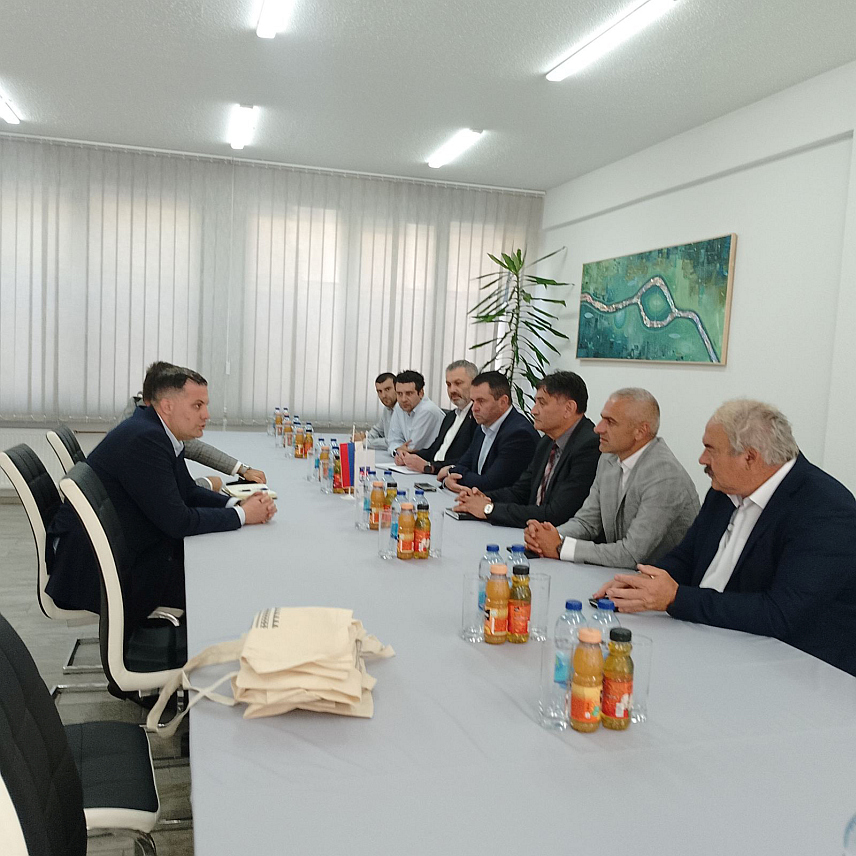 НОВИ ГРАД, 5. ЈУНА /СРНА/ - У Новом Граду састанак министра за просторно уређење, грађевинарство и екологију Републике Српске Бојана Випотника са начелницима Крупе на Уни, Новог Града, Костајнице и Дубице.