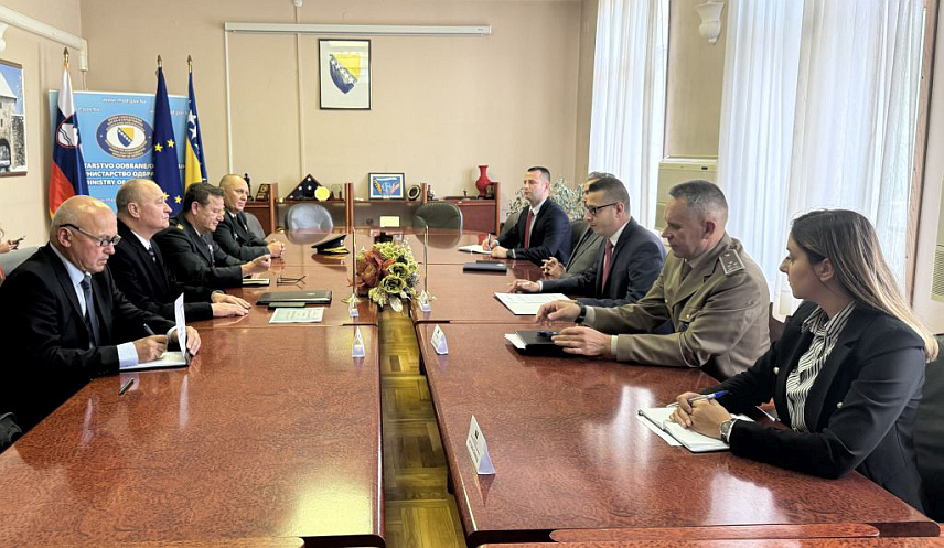 САРАЈЕВО, 5. ЈУНА /СРНА/ -Замјеник министра одбране у Савјету министара БиХ Александар Гогановић примио је делегацију Инспектората одбране Министарства одбране Словеније коју предводи главни инспектор одбране Војко Обруљ.