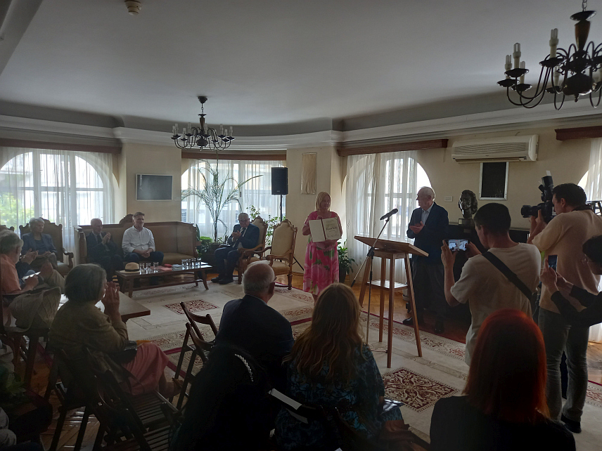 БЕОГРАД, 5. ЈУНА /СРНА/ - У Српској академији наука и уметности /САНУ/ у Београду данас су свечано уручене награде Задужбине Бранка Ћопића.