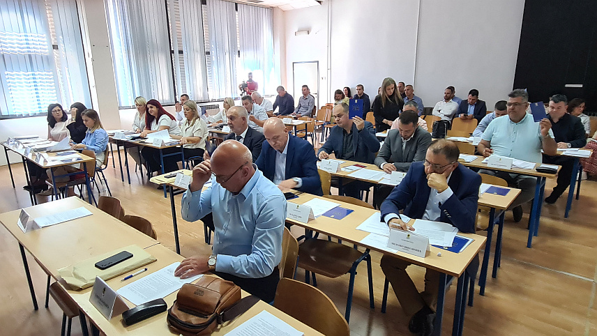 ДОБОЈ, 6. ЈУНА /СРНА/ - Скупштина града Добоја.