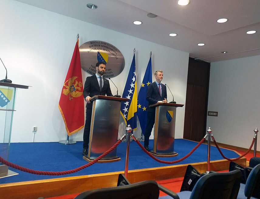 САРАЈЕВО, 6. ЈУНА /СРНА/ - Тендер за изградњу моста на Шћепан Пољу биће расписан у јулу, најавио је министар транспорта и комуникација у Савјету министара Един Форто након састанка са црногорским министром саобраћаја и поморства Филипом Радуловићем.