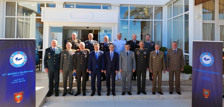 ДРАЧ, 6. ЈУНА /СРНА/ - Делегација Оружаних снага БиХ, коју предводи начелник Заједничког штаба генерал-пуковник Гојко Кнежевић, учествује на 17. конференцији начелника одбране земаља Балкана /Б-9/ о војној сарадњи у Драчу.