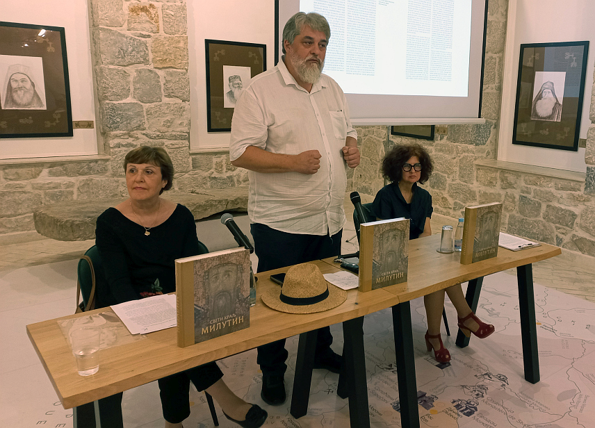 ТРЕБИЊЕ, 6. ЈУНА /СРНА/ - У Музеју Херцеговине у Требињу вечерас је промовисана књига "Свети краљ Милутин. Владар на раскршћима светова", зборник монографског типа који на свеобухватан и сликовит начин представља личност краља Стефана Другог Уроша Милутина.