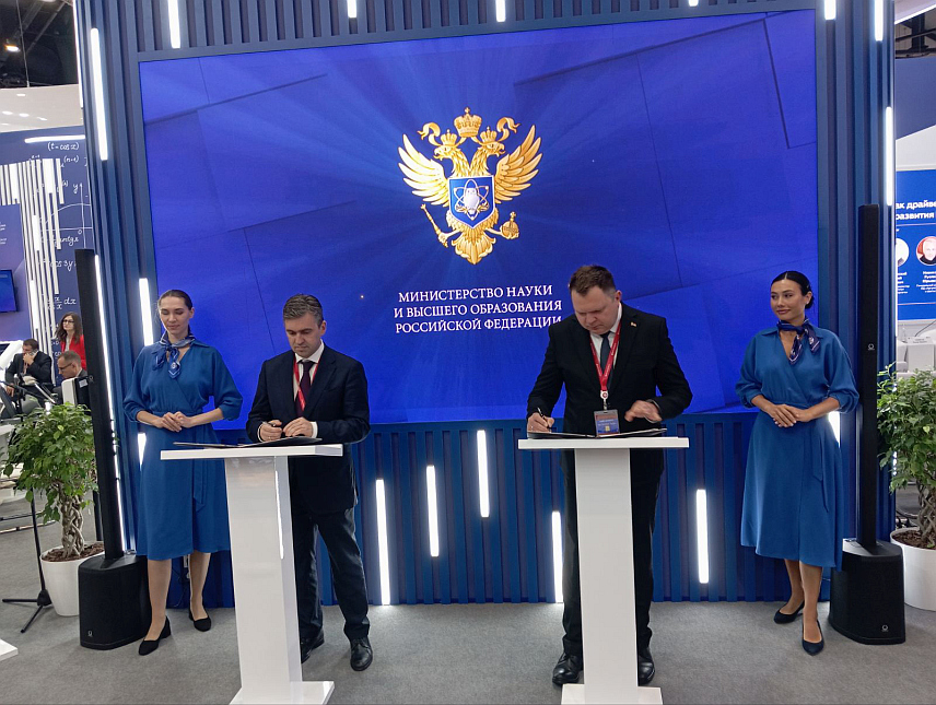 САНКТ ПЕТЕРБУРГ, 7. ЈУНА /СРНА/ - Министар за научнотехнолошки развој и високо образовање Српске Жељко Будимир и губернатор Ивановске области Станислав Воскресенски потписали су данас споразум влада Републике Српске и Ивановске области, јавио је извјештач Срне.