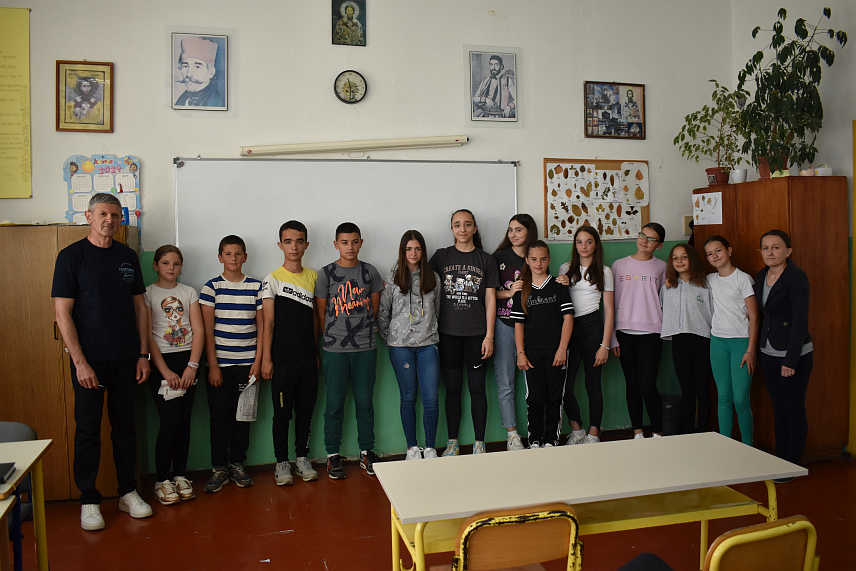 СОКОЛАЦ, 7. ЈУНА /СРНА/ - Представници Борачке организације општине Соколац додјелили су данас утјешне награде свим ученицима који су учестовали, а нису били награђени, на конкурсу о теми "Романија – херојски завичај романијских бригада".