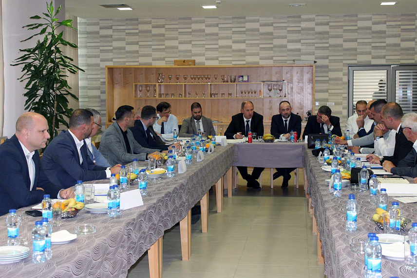 ТРЕБИЊЕ, 6. ЈУНА /СРНА/ - На колегијуму директора "Електропривреде Републике Српске" констатовано је да снабдијевање крајњих корисника струјом тече по плану и да упркос лошој хидролошкој години неће бити проблема.