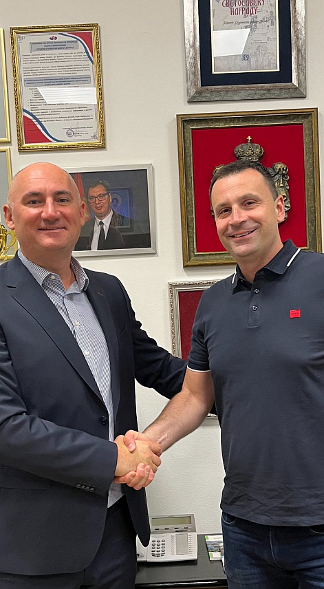 БЕОГРАД, 7. ЈУНА /СРНА/ - Директор Студентског центра "Никола Тесла" у Бањалуци Драгослав Топић и директор Установе Студентски центар "Београд" Горан Минић изразили су задовољство јер постоји међусобна изврсна сарадња за смјештај студената, те истакли значај размјене примјера добре праксе.