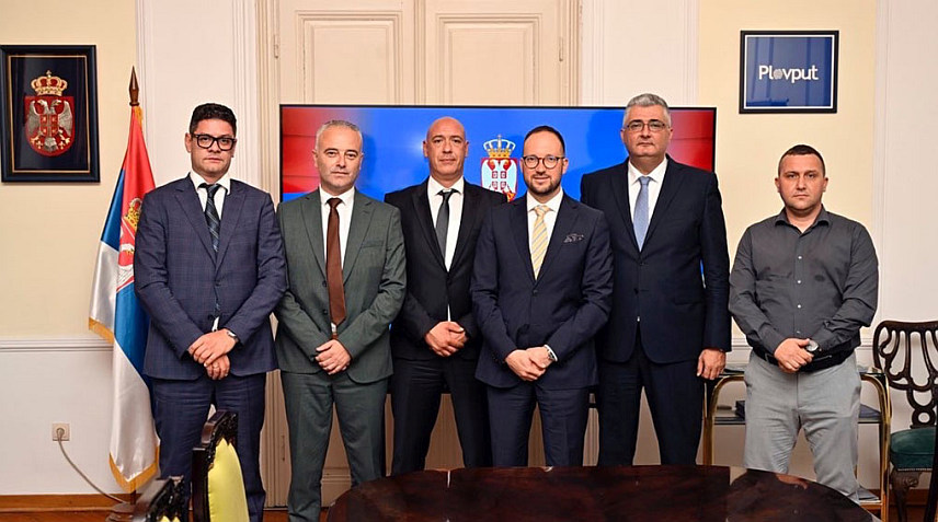 БИЈЕЉИНА/БЕОГРАД, 8. ЈУНА /СРНА/ - Делегација јавне установе "Воде Српске" коју предводи директор Мирослав Миловановић учествује у активностима Свесрпског сабора који се одржава у Београд.