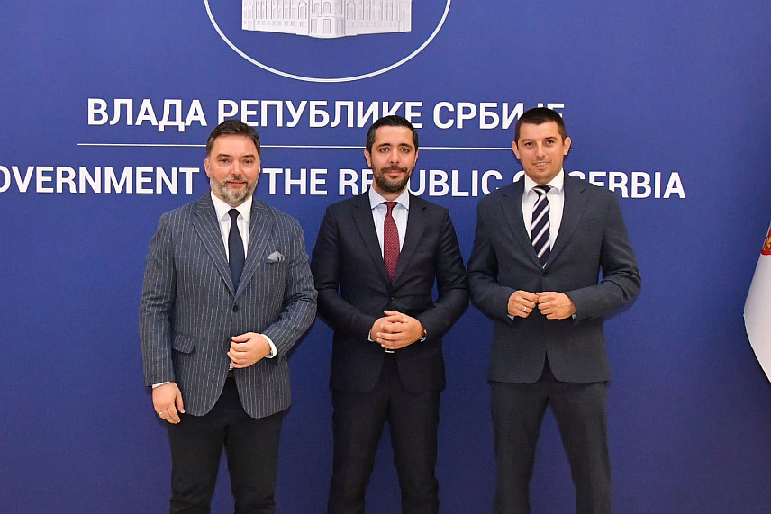 БЕОГРАД, 8. ЈУНА /СРНА/ - Министар трговине Србије Томислав Момировић са министром спољне трговине и економских односа у Савјету министара Сташом Кошарцем и министром трговине и туризма Републике Српске Денисом Шулићем у Београду.