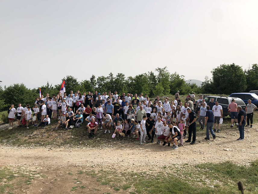 ИСТОЧНО САРАЈЕВО, 9. ЈУНА /СРНА/ - Припадници некадашњег Касиндолског батаљона Војске Републике Српске, њихови потомци и чланови породица, те бројни мјештани Касиндола данас су учествовали у традиционалном "Походу на Кланац", на мјесту гдје су у љето 1992. године страдала четворица бораца овог батаљона.