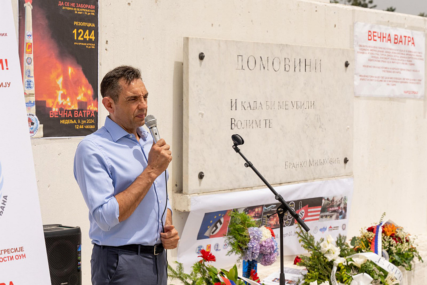 БЕОГРАД, 9. ЈУНА /СРНА/ - Потпредсједник Владе Србије Александар Вулин је данас у Београду присуствовао обиљежавању сјећања на све жртве НАTО бомбардовања које се завршило 10. јуна 1999. године.