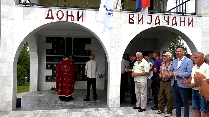 ПРЊАВОР, 9. ЈУНА /СРНА/ - У Доњим Вијачанима данас су обиљежене 32 године од формирања Другог батаљона Прњаворске лаке пјешадијске бригаде и одласка бригаде у операцију "Коридор", а код споменика са уклесаним ликовима 28 бораца из ове мјесне заједнице служен је парастос и положени су вијенци.