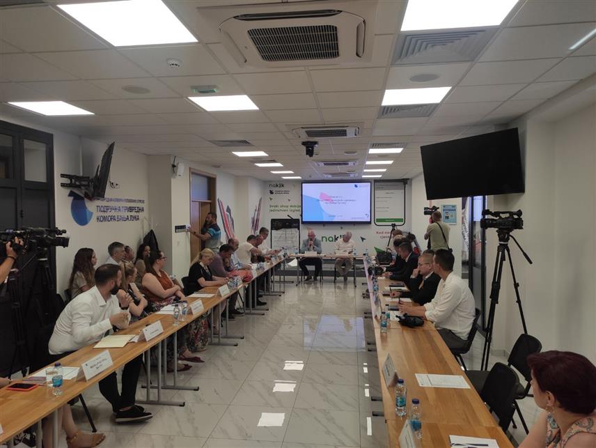 БАЊАЛУКА, 11. ЈУЛА /СРНА/ - У Бањалуци се данас одржава округли сто посвећен утицајима америчких санкција на привреду Српске, коме присуствују бројни учесници из свијета привреде, представници републичких институција, невладиних организација, фондова и других релевантних субјеката.