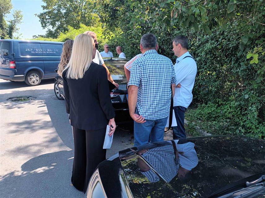 КАРАКАЈ, 11. ЈУЛА /СРНА/ - На граничном прелазу Мали Зворник-Зворник у Каракају извршена је данас примопредаја прелиминалрно идентификованих посмртних остатака два лица страдала током оружаних сукоба на простору бивше Социјалистичке Федеративне Републике Југославије /СФРЈ/.