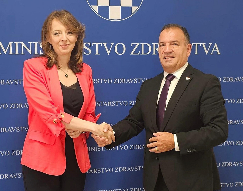 САРАЈЕВО, 12. ЈУЛА /СРНА/ - Министар цивилних послова у Савјету министара Дубравка Бошњак састала се у Загребу са министром здравства Хрватске Вилијем Берошем.