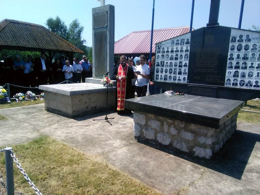 СРЕБРЕНИЦА, 12. ЈУЛА /СРНА/ - У селу Залазје у општини Сребреница данас су обиљежене 32 године од страдања 69 српских цивила и војника које су убиле муслиманске снаге.