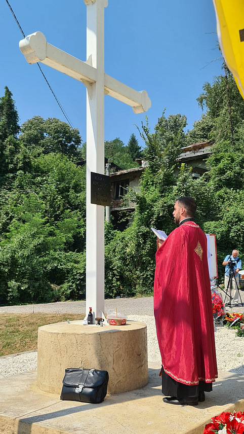 ДОБОЈ, 12. ЈУЛА /СРНА/ - У Добоју су данас обиљежене 32 година од Петровданске битке у којој је Војска Републике Српске /ВРС/ одбила офанзиву муслиманско-хрватских снага које су намјеравале да војно споје зенички и тузлански корпус и тако доврше етничко чишћење српског становништва са тог подручја, те је позвано Тужилаштво БиХ да коначно почне процесуирати злочине почињене над српским жртвама.