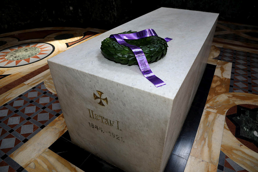 БЕОГРАД, 12. ЈУЛА /СРНА/ - У маузолеју српске краљевске династије Карађорђевића, Цркви Светог Ђорђа на Опленцу, данас је обиљежено 180 година од рођења Краља Петра Првог и 24 године од смрти принца Томислава.