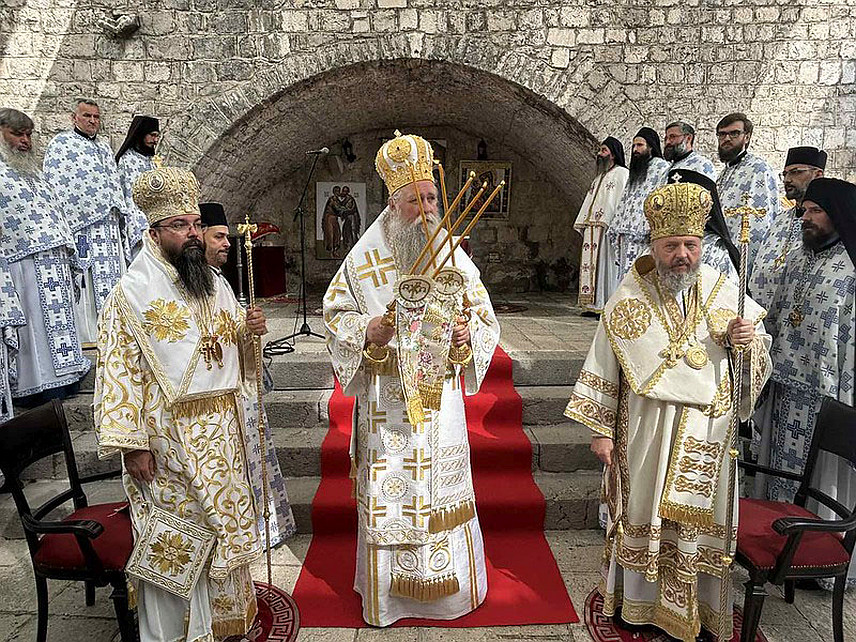 ПОДГОРИЦА, 12. ЈУЛА /СРНА/ - Празник Светих апостола Петра и Павла – Петровдан прослављен је данас на Цетињу традиционалним Петровданским сабором.